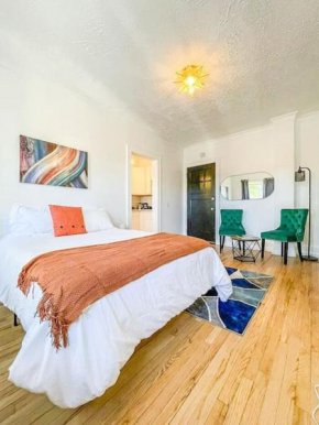 Studio Near Down-town_HighFall_Queenbed-Wi-Fi